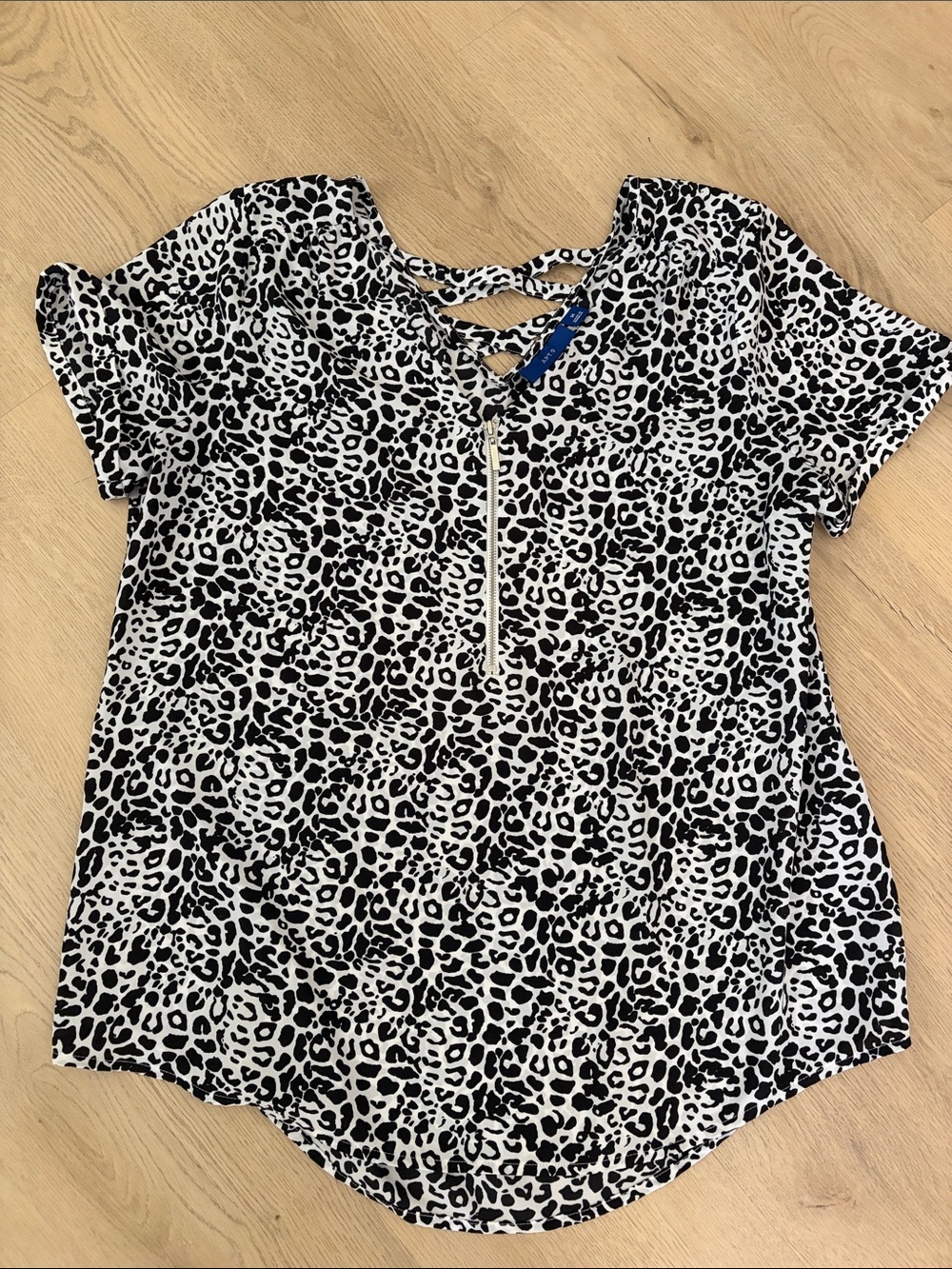Apt.9 Women’s Black & White Leopard Print V-Neck Top with Crisscross back Detail